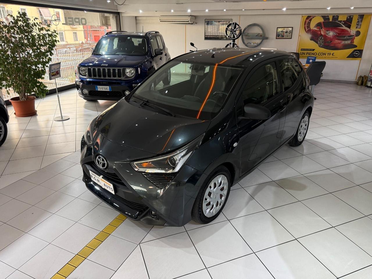 Toyota Aygo 1.0 VVT-i 72 CV 5 porte x-play MMT