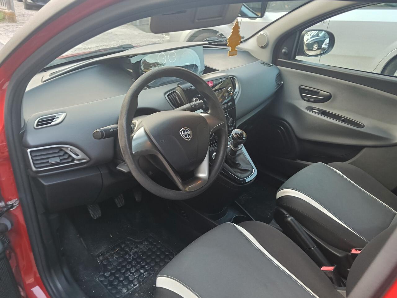 Lancia Ypsilon 1.2 69 CV 5 porte S&S Silver