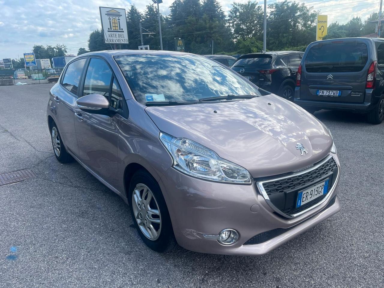 Peugeot 208 1.4 HDi 68 CV 5 porte Allure