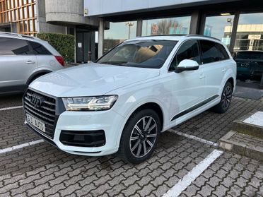 Audi Q7 3.0 tfsi Business Plus quattro 7pti