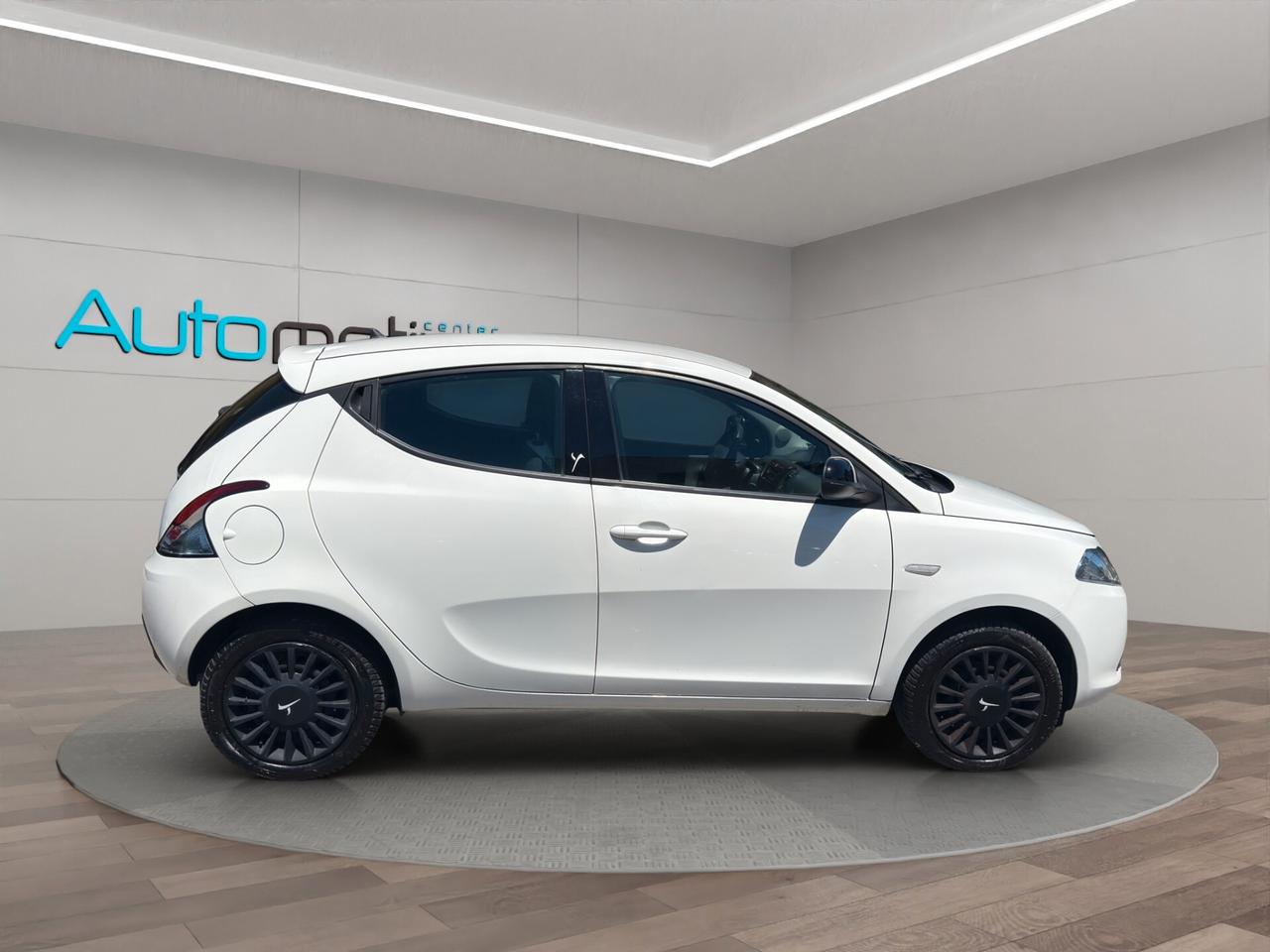 Lancia Ypsilon 1.2 69 CV 5 porte GPL Ecochic Silver