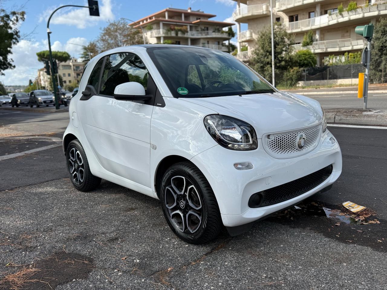 Smart ForTwo 1.0 71cv Coupe Clima cambio Auto Navi