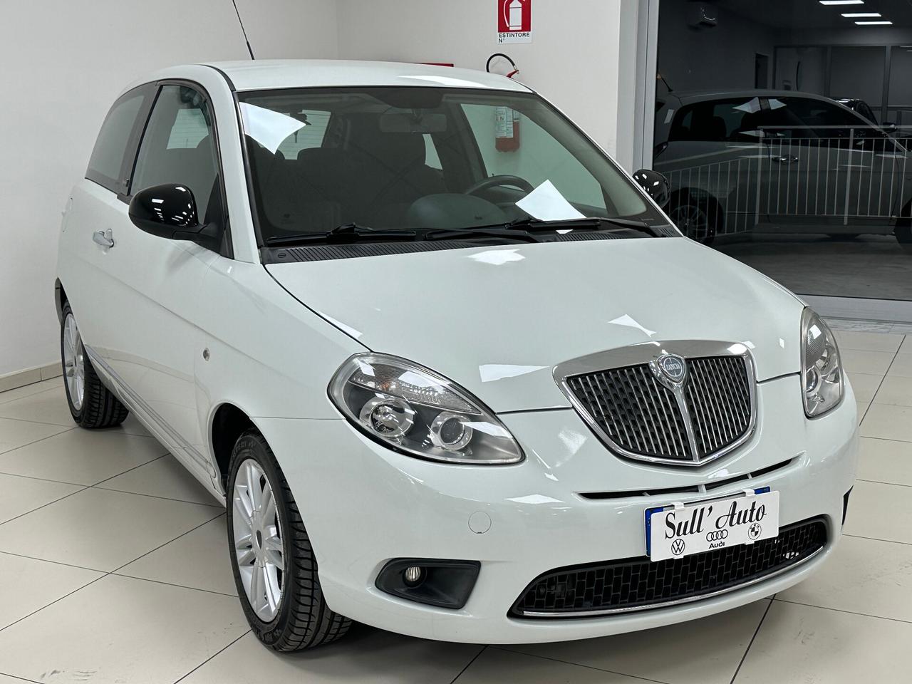 Lancia Ypsilon 1.2 69 CV Unyca - 2011