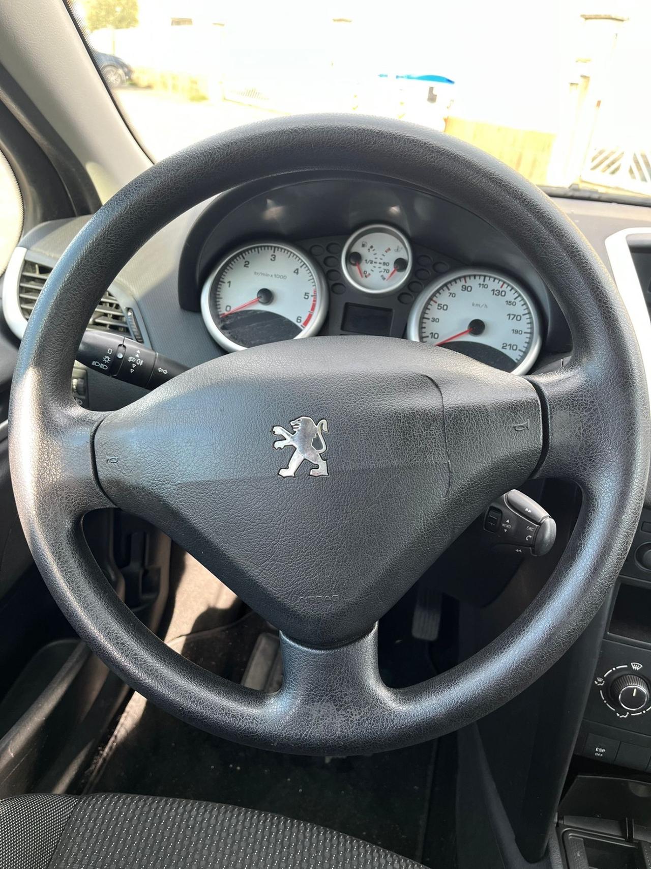 Peugeot 207 1.4 HDi 70CV 5p. XS