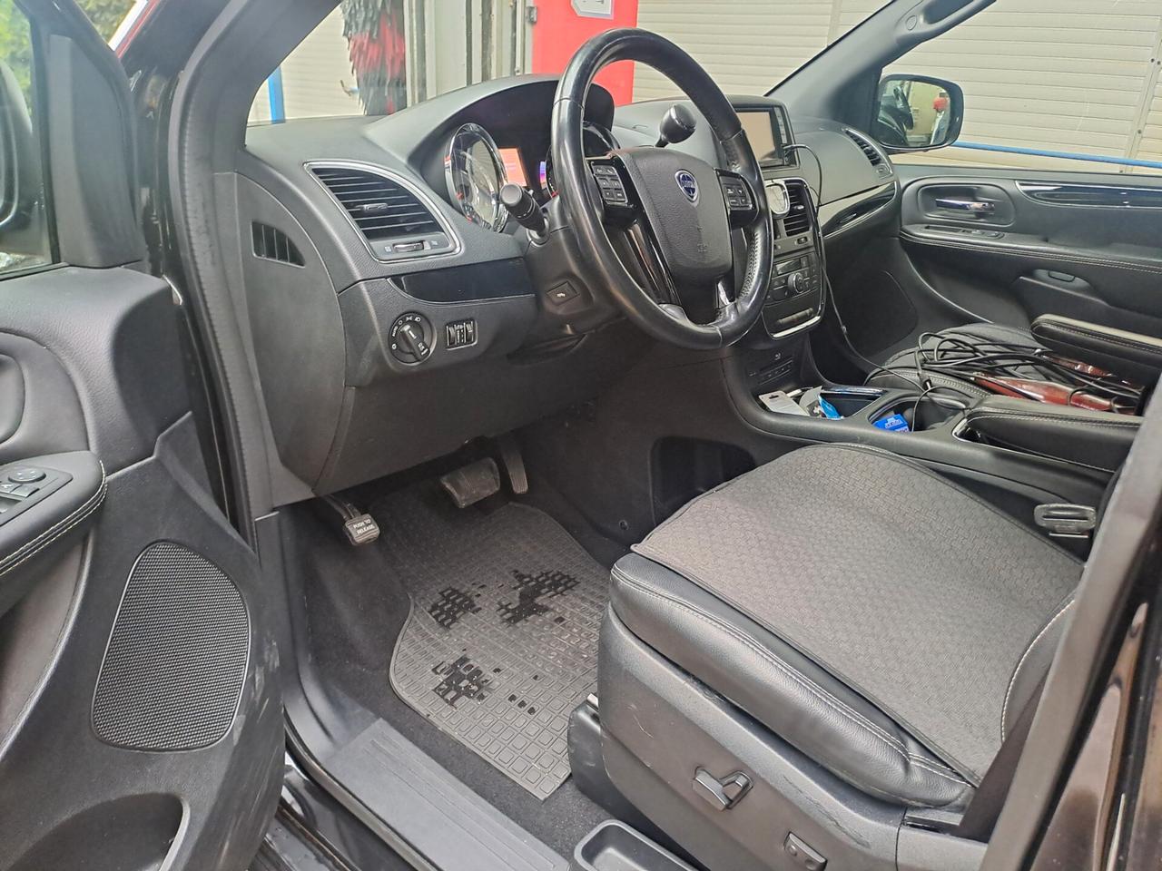 Lancia Voyager 2.8 Turbodiesel S 177 CV