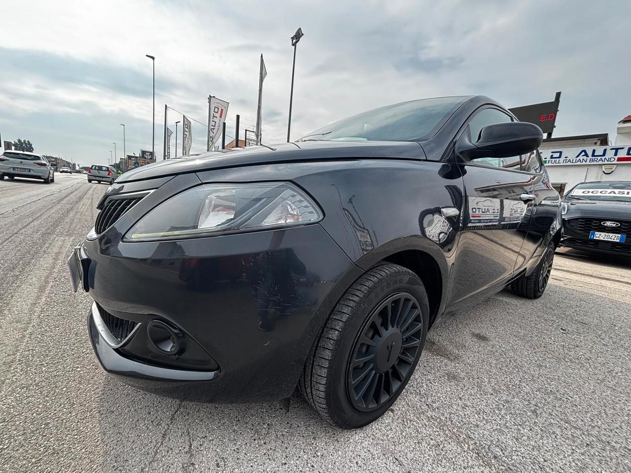 Lancia Ypsilon 1.0 FireFly 5 porte S&S Hybrid Gold