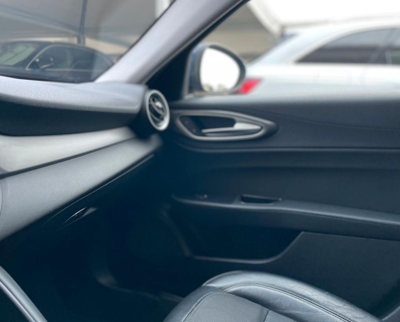 Alfa Romeo Giulia 2.2 Turbodiesel 180 CV Business Sport