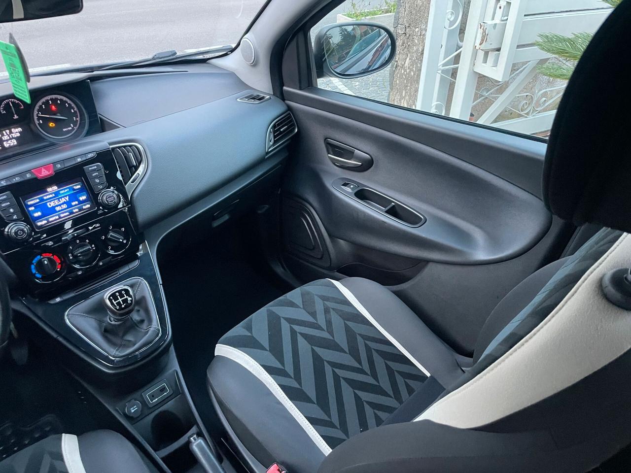 Lancia Ypsilon 1.2 69 CV 5 porte Gold