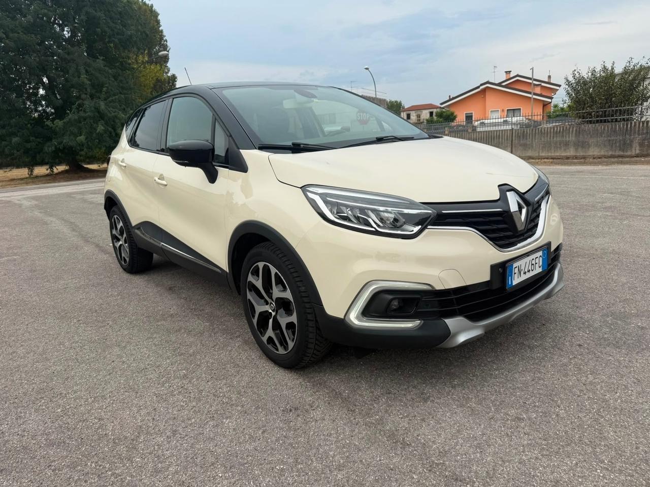 Renault Captur dCi 8V 90 CV EDC Start&Stop Energy Initiale Paris