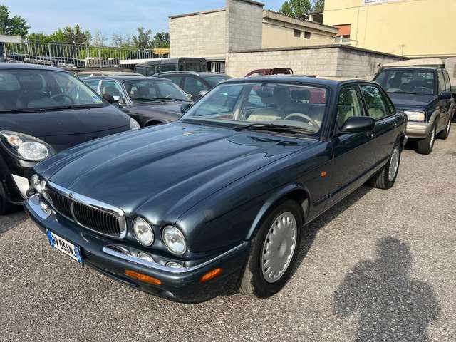 Jaguar XJ8 3.2