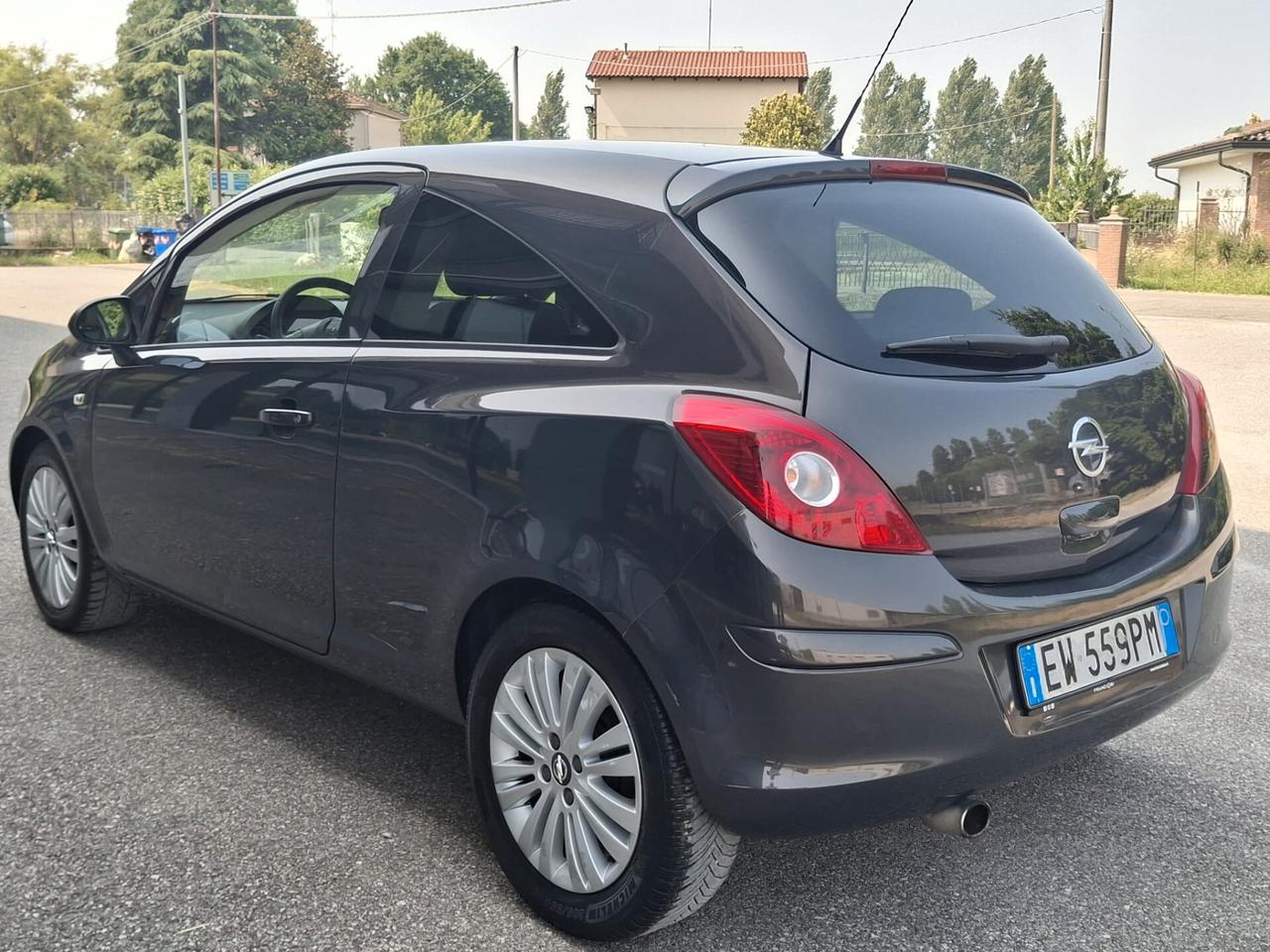 Opel Corsa 1.2 85CV 3 porte GPL-TECH b-color
