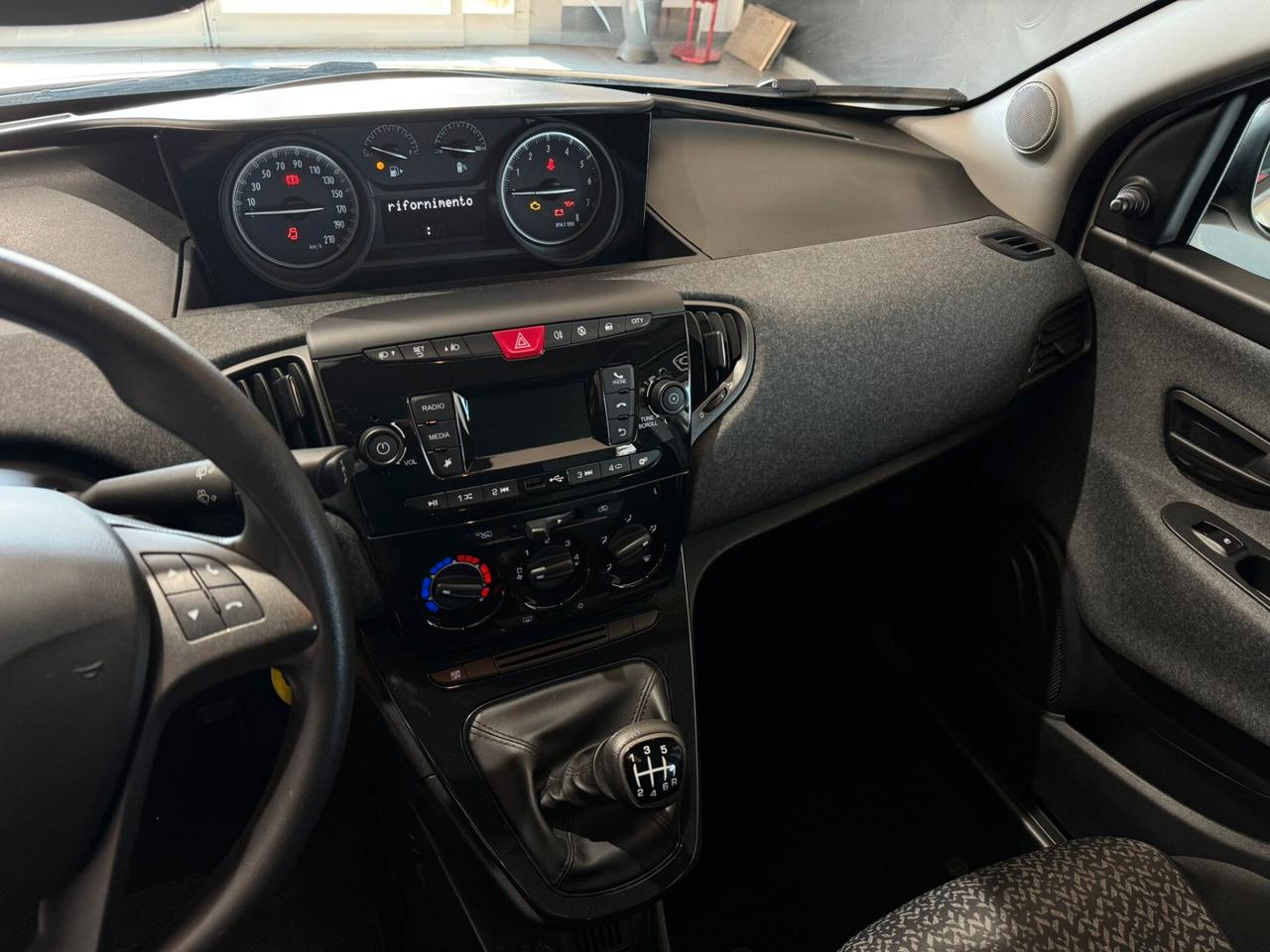 Lancia Ypsilon 1.0 Hybrid 70cv Ecochic Silver