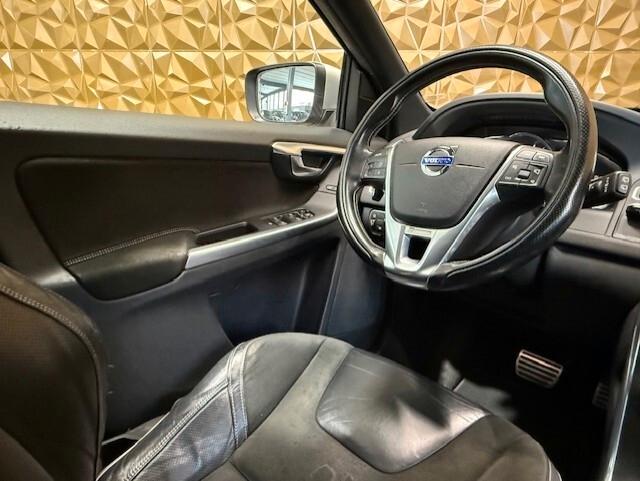 Volvo XC 60 XC60 2.4 d5 R-design Kinetic awd 220cv geartronic