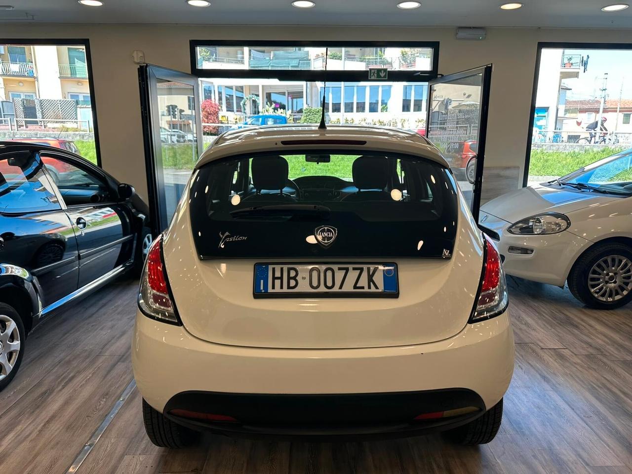 Lancia Ypsilon 0.9 TwinAir 85 CV 5 porte Metano Ecochic Gold