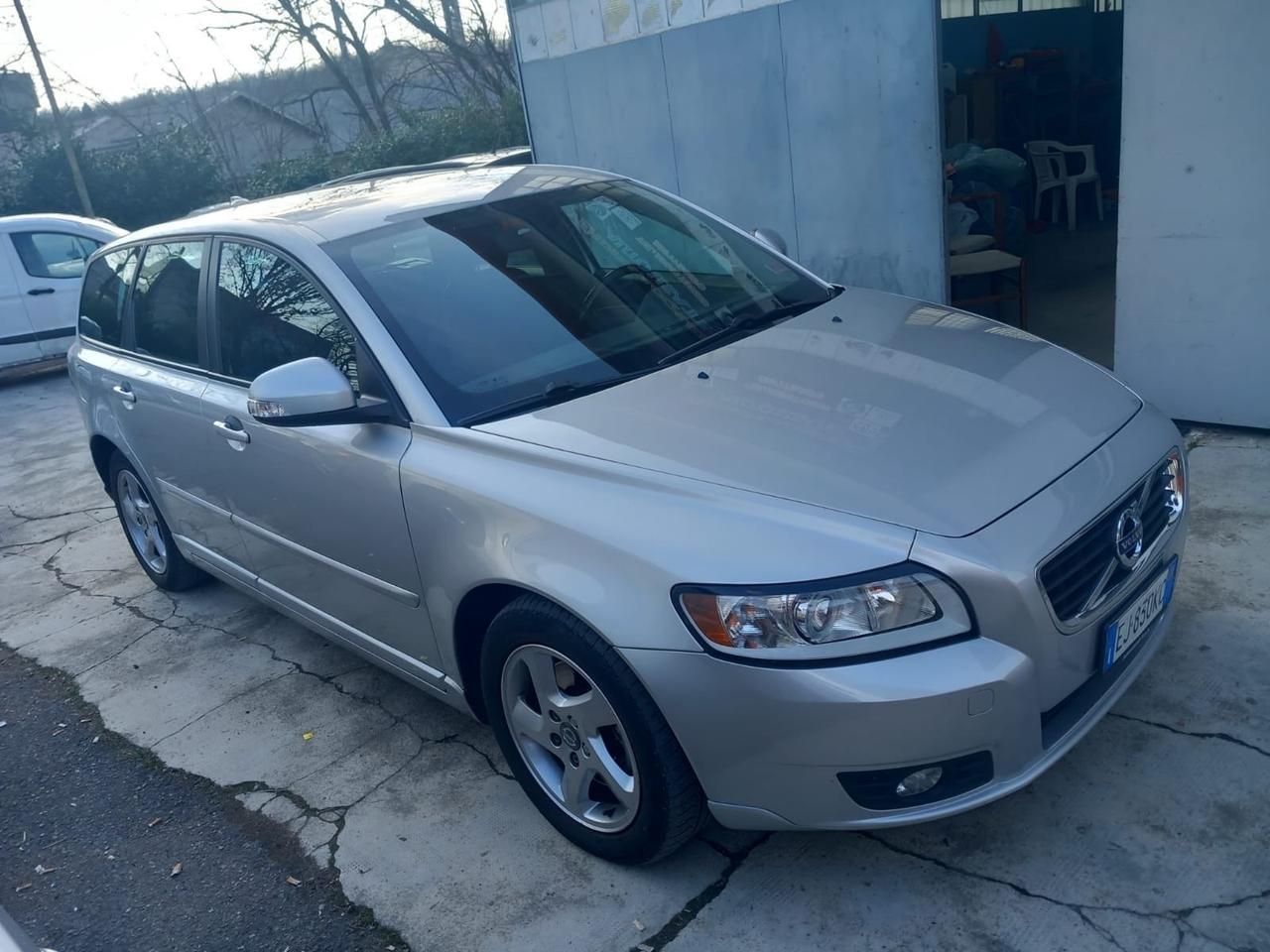 Volvo V50 D3 R-design