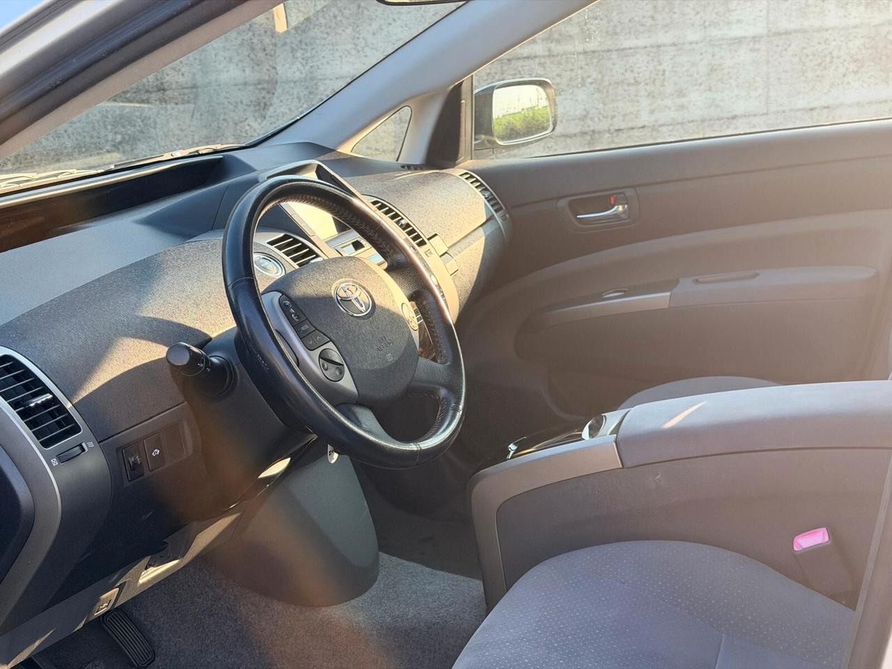 Toyota Prius 1.5i 16V Euro 4 - 2005 - 220.000 km
