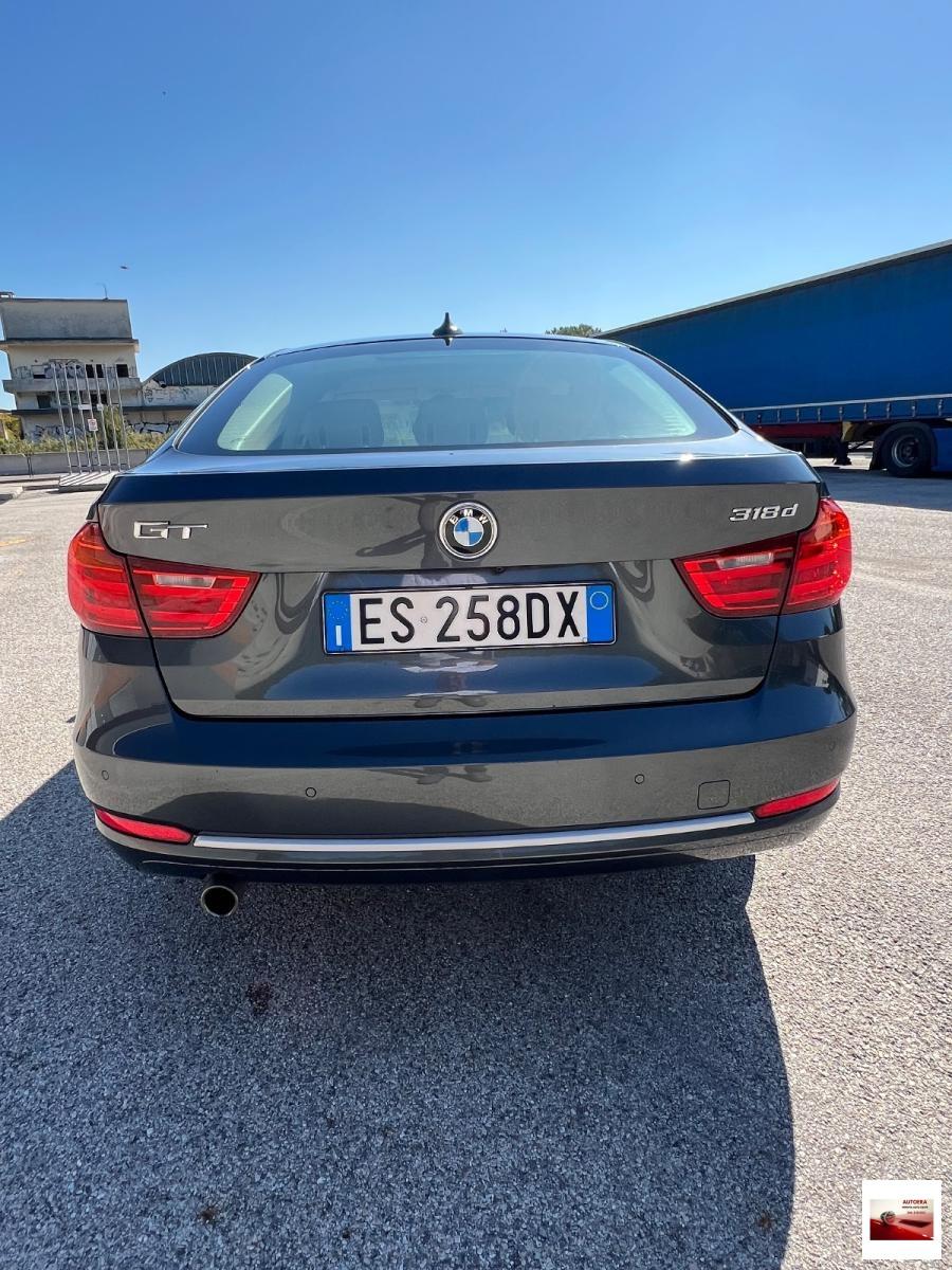 BMW - Serie 3 GT - 318d Turismo Luxury