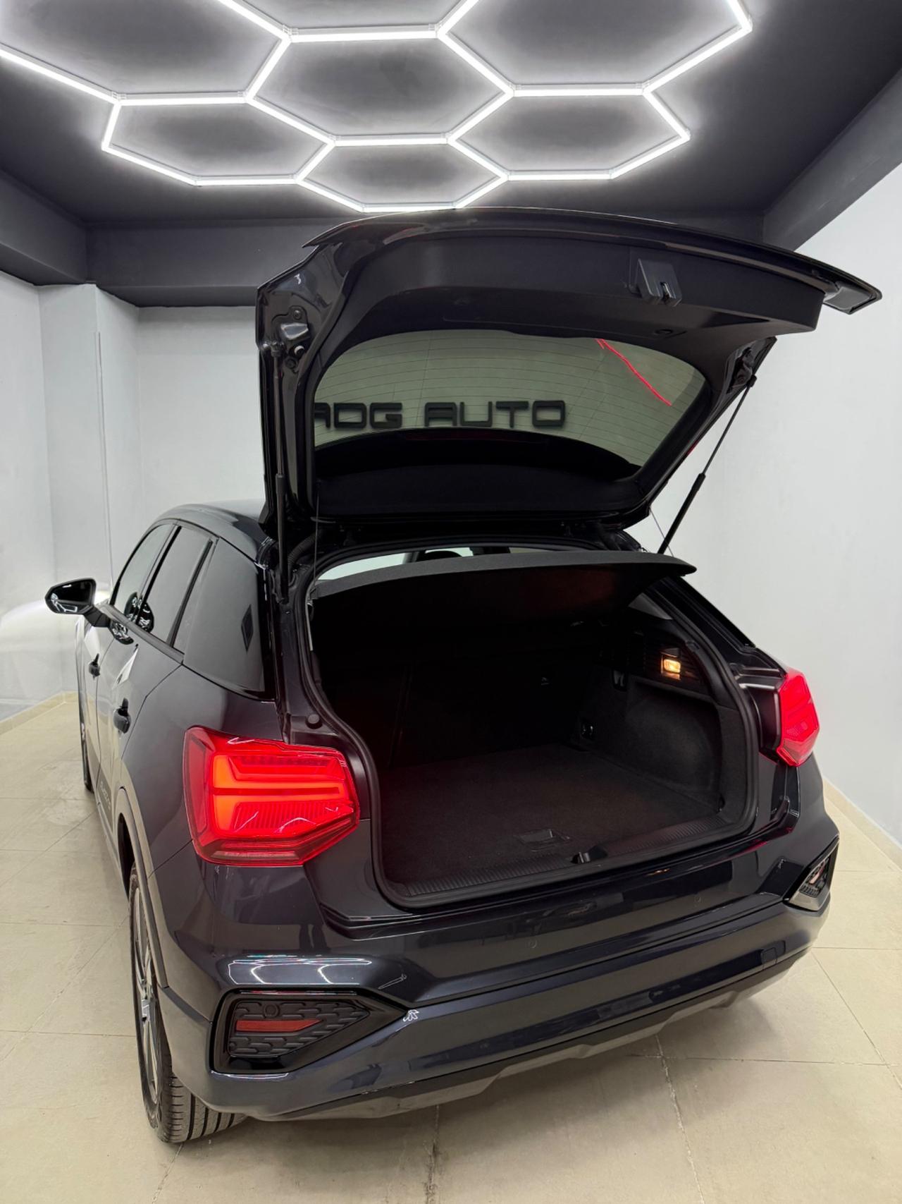 Audi Q2 35 TDI quattro S tronic Identity Black