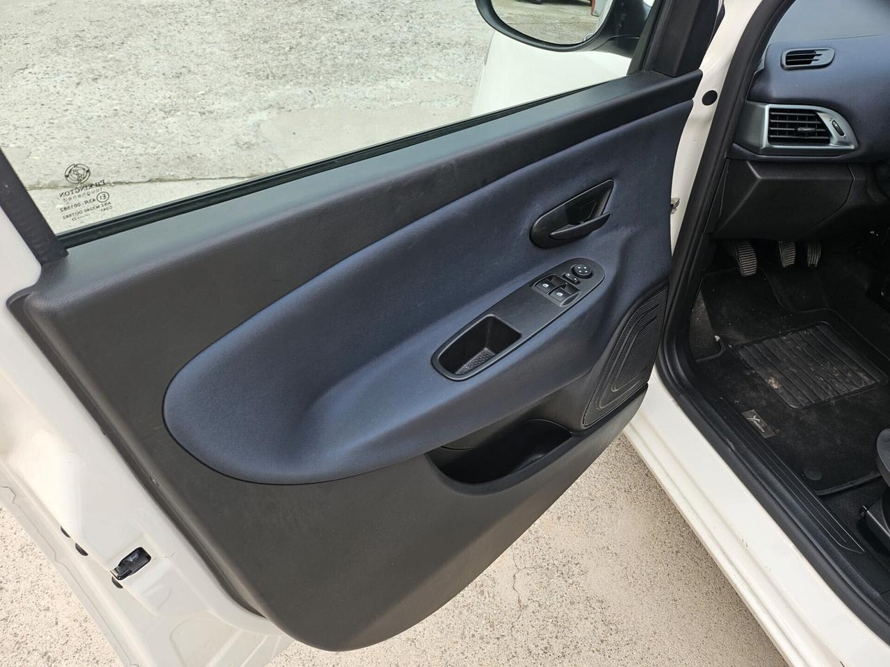 Lancia Ypsilon 1.0 FireFly 5 porte S&S Hybrid Silver