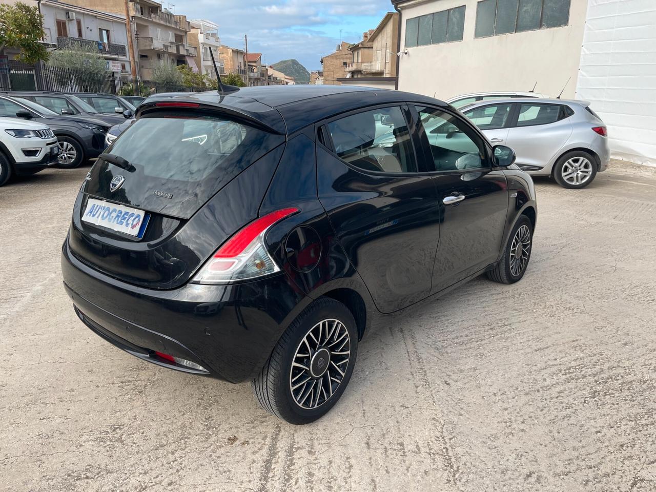 Lancia Ypsilon 1.0 FireFly 5 porte S&S Hybrid Ecochic Gold