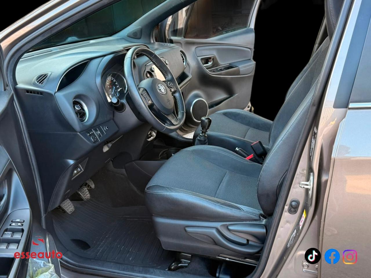 Toyota Yaris 1.5 5 porte Lounge