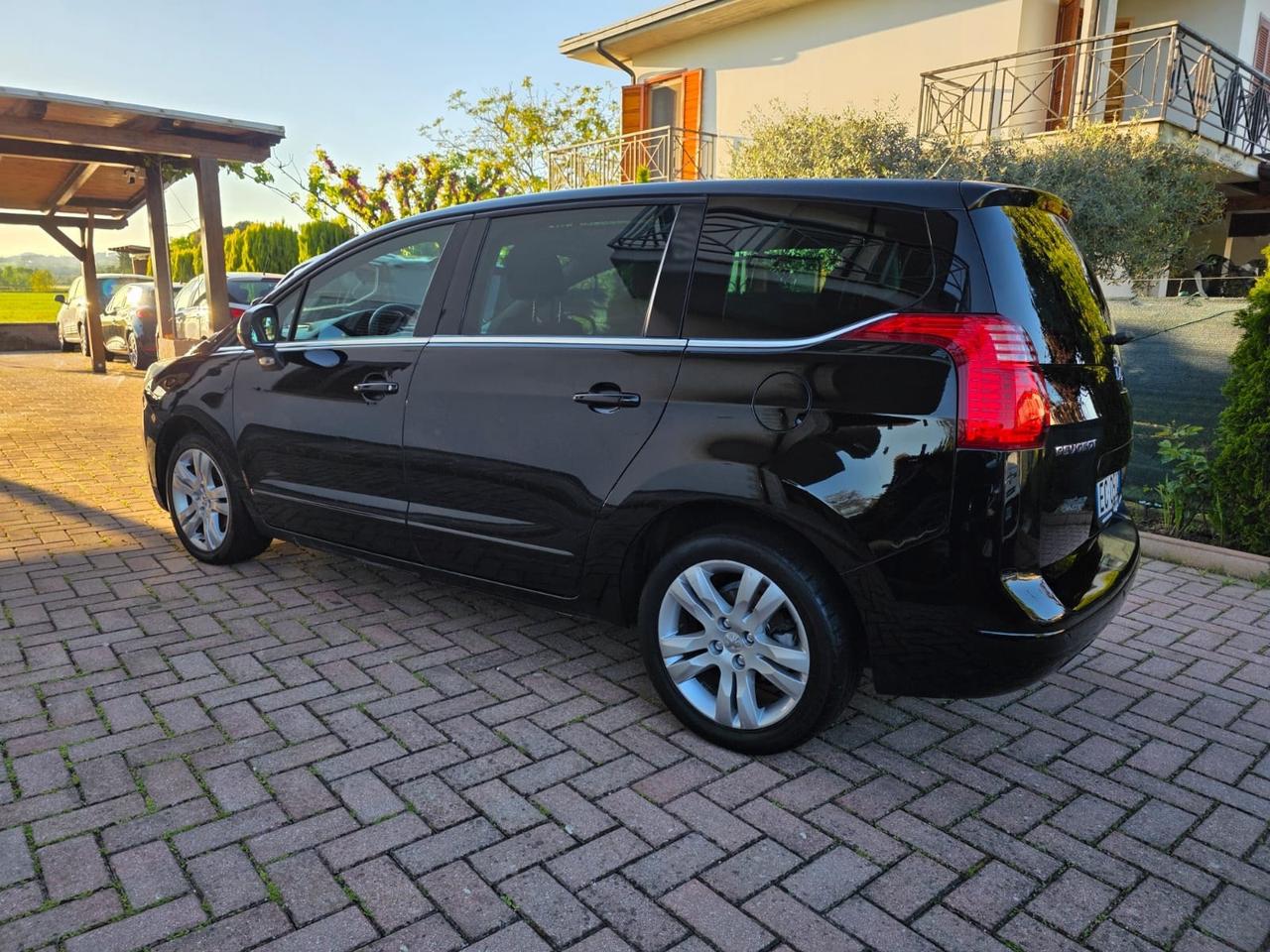 Peugeot 5008 1.6 HDi 110CV Féline
