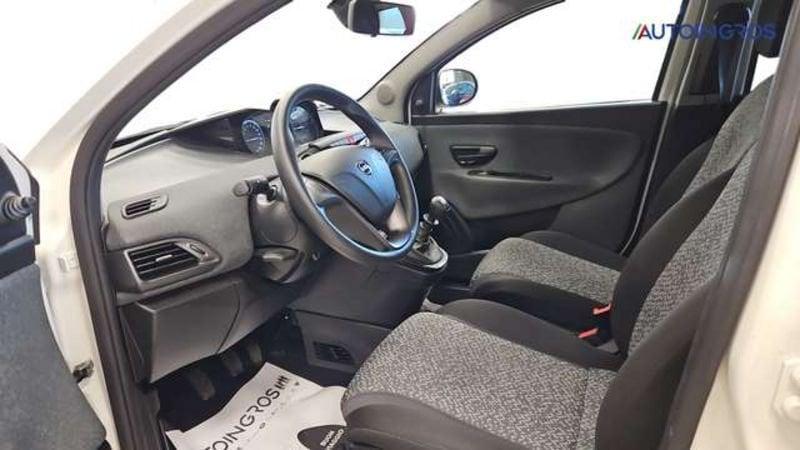 Lancia Ypsilon 1.0 FireFly Hybrid Silver
