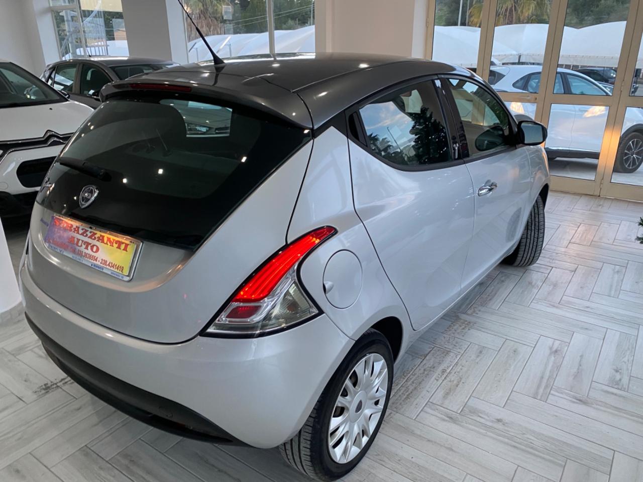 Lancia Ypsilon 1.3 MJT95CV 5P Silver BI-COLORE2013