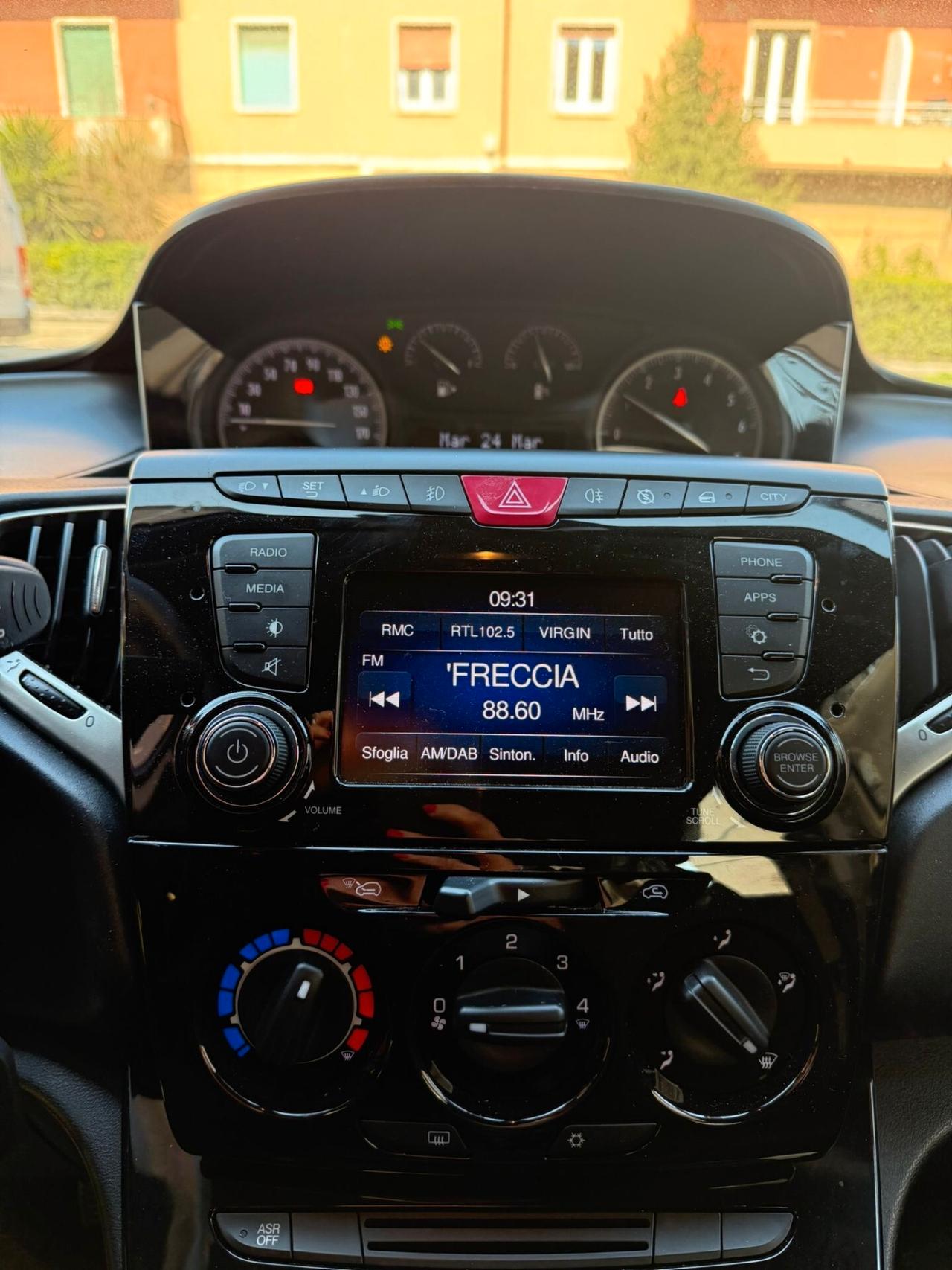 Lancia Ypsilon 1.0 FireFly 5 porte S&S Hybrid Ecochic Gold