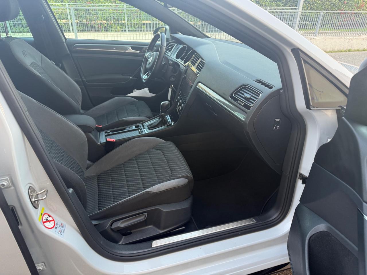 Volkswagen Golf 2.0 TDI DSG 5p. R-Line
