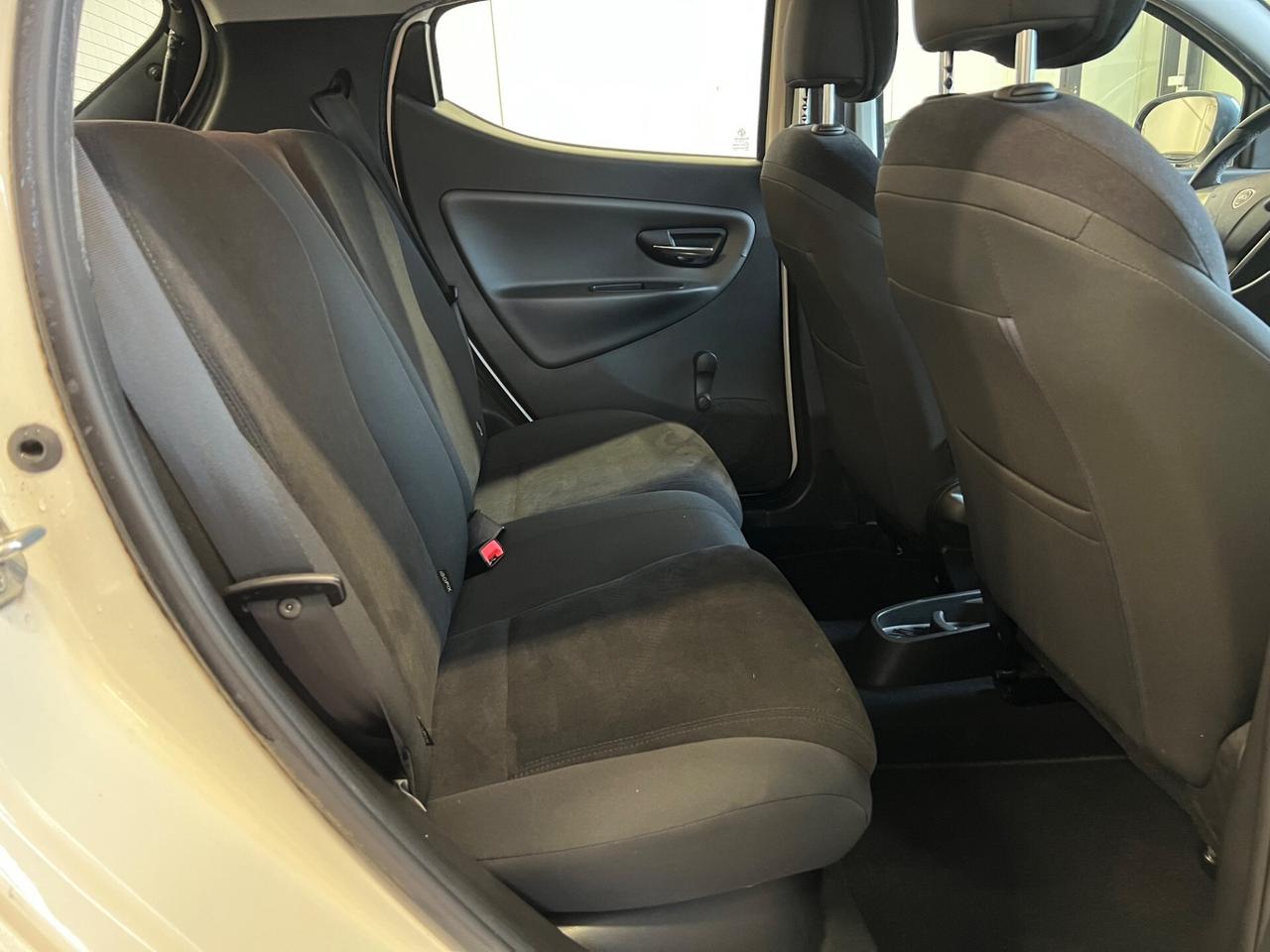 Lancia Ypsilon 0.9 TwinAir 85 CV 5 porte Metano Ecochic Elefantino