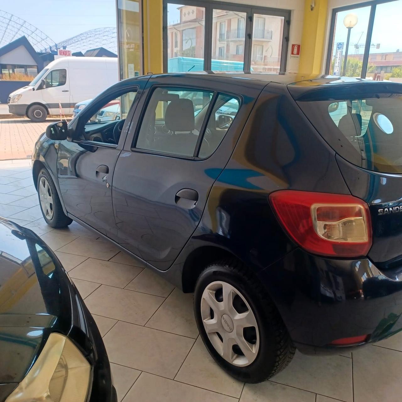 134188KM SANDERO GPL DI FABBRICA PERFETTA