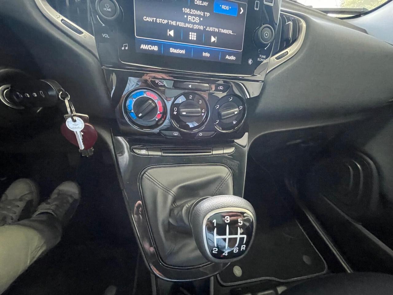 Lancia Ypsilon 1.0 FireFly 5 porte S&S Hybrid Ecochic Gold