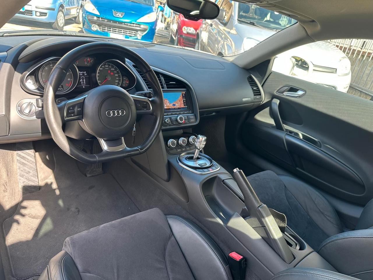 Audi R8 4.2 V8 FSI quattro R tronic