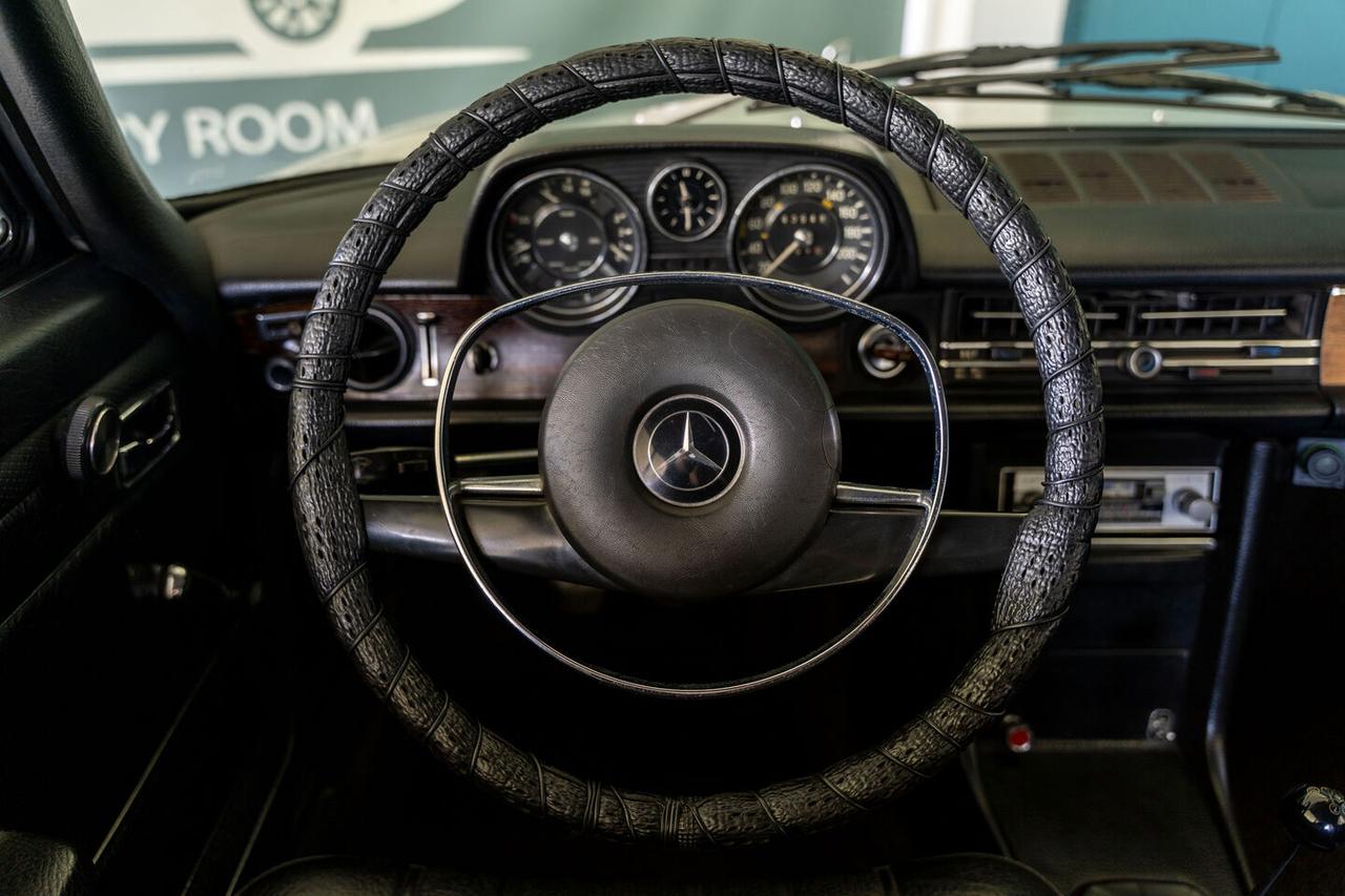 Mercedes 190 Mercedes 250 CE COUPE'