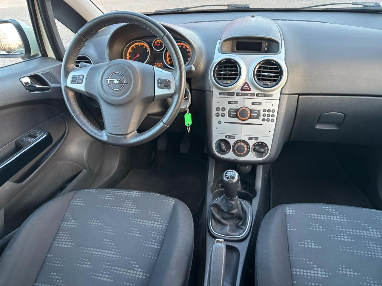 Opel Corsa 1.2 5 porte Cosmo