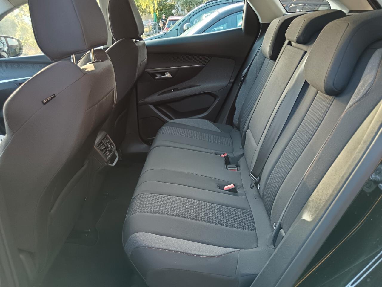 Peugeot 3008 BLUEHDI 130CV BUSINESS PERFETTA
