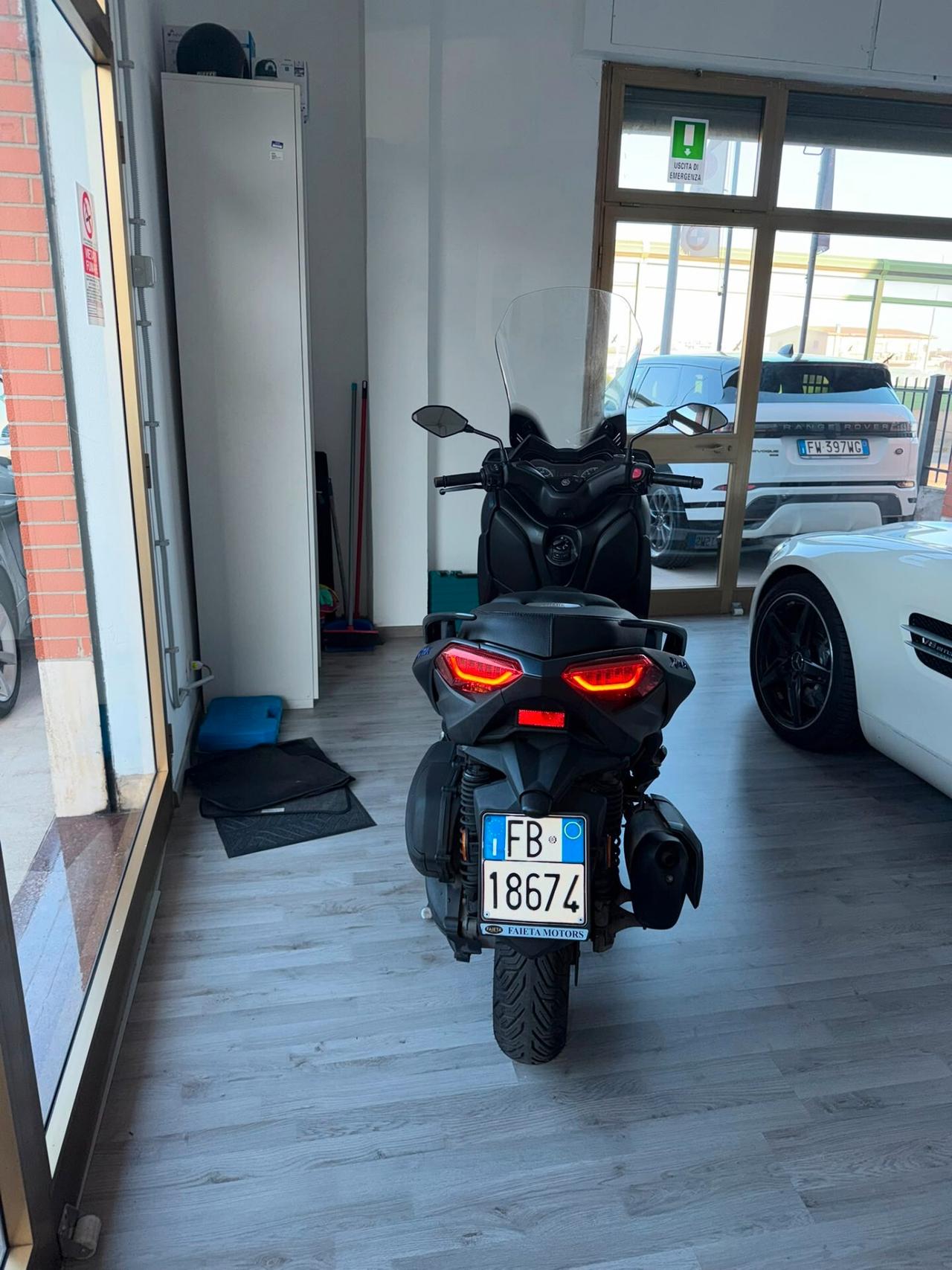 Yamaha X-Max 300