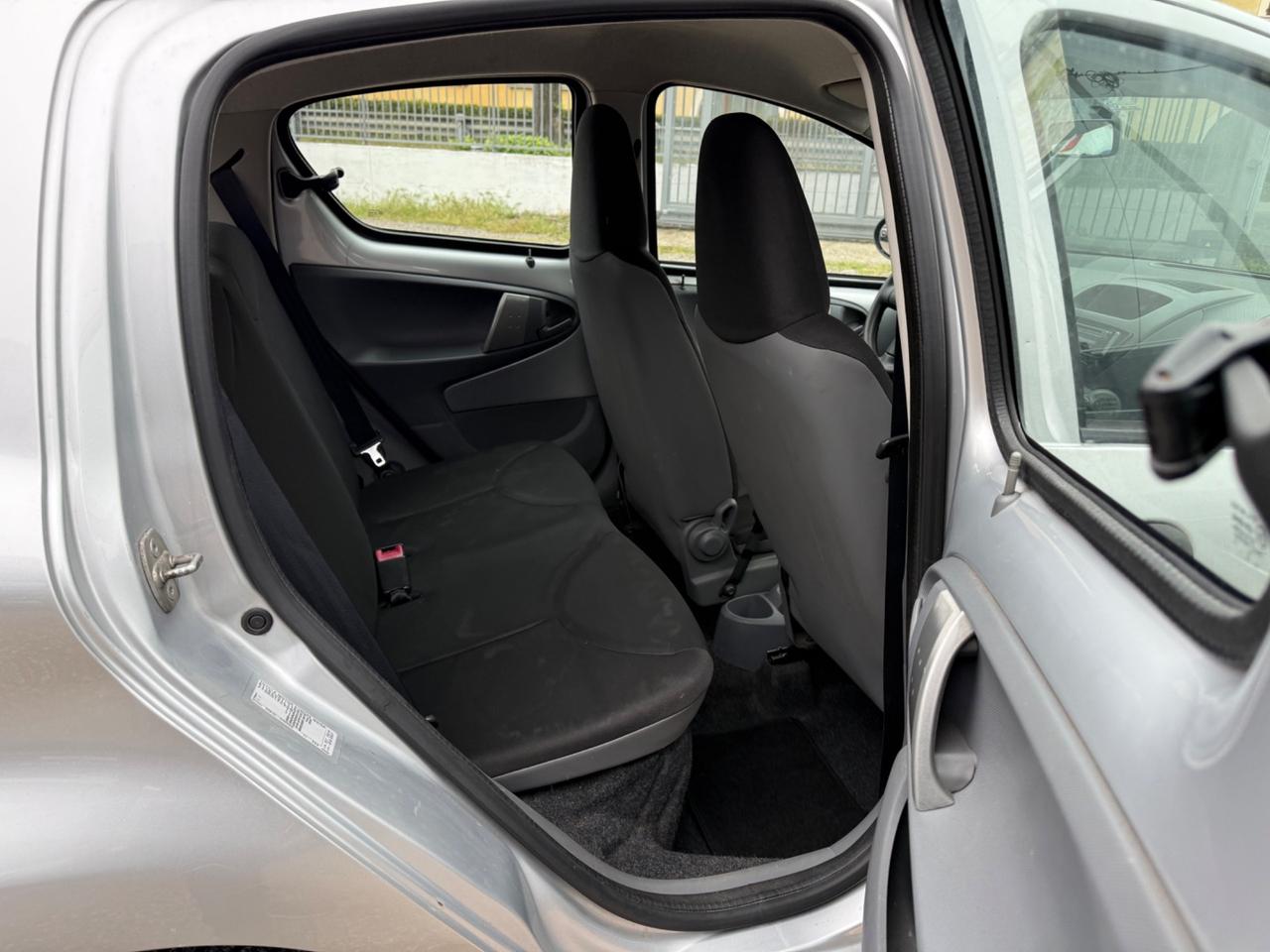 Toyota Aygo 1.0 12V VVT-i 5 porte Sol