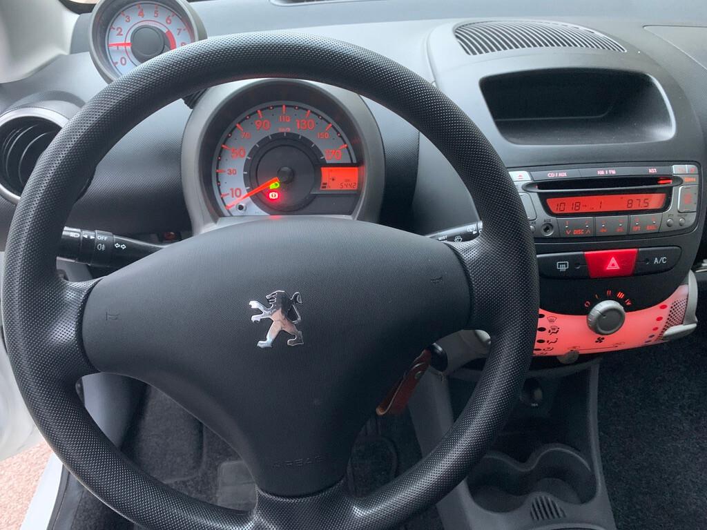 Peugeot 107 1.0 68CV 5p. 5.400 KM !!!!