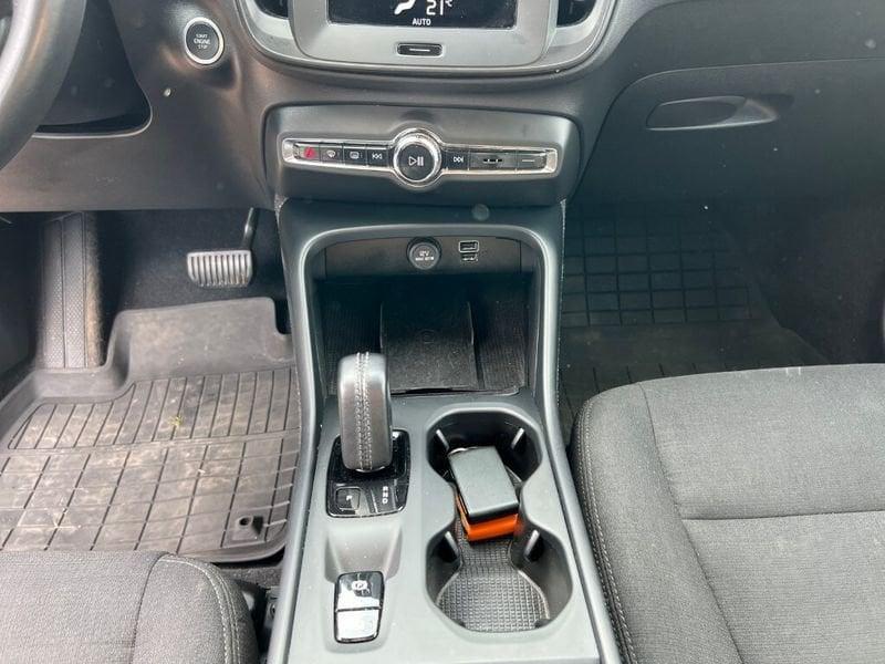 Volvo XC40 (2017-->) T2 Geartronic Momentum Core