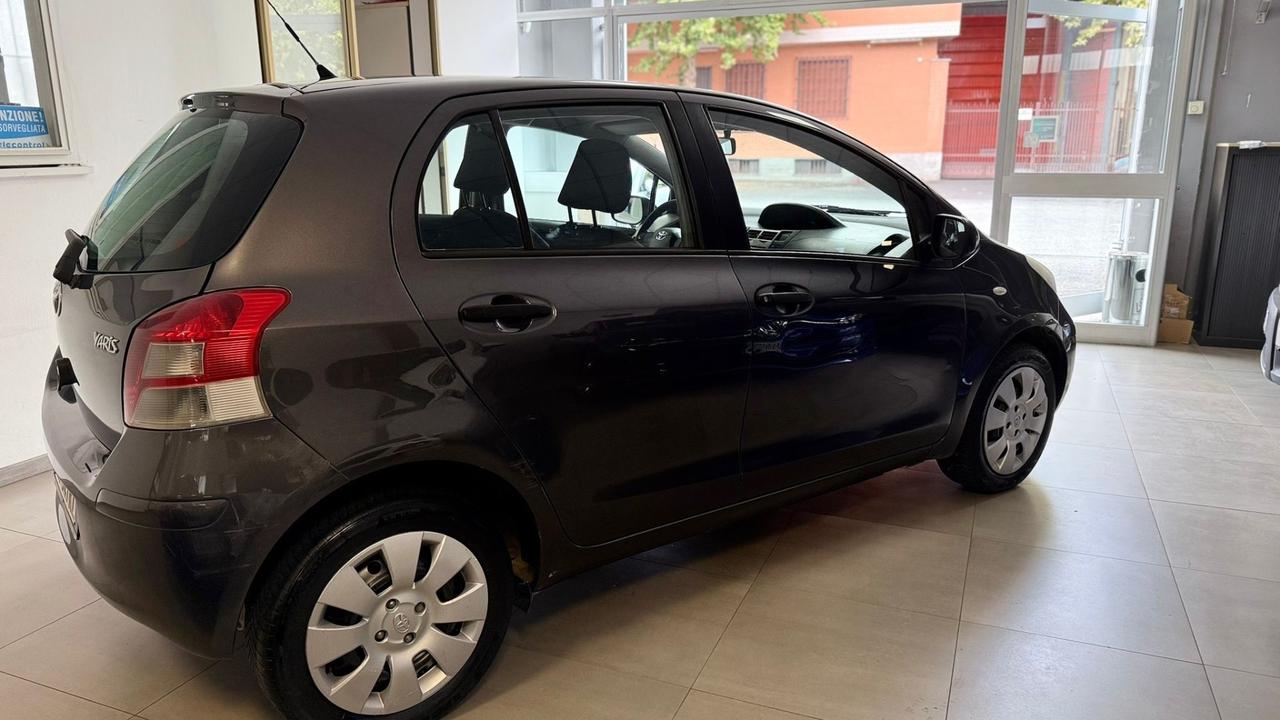 Toyota Yaris 1.0 5 porte Now