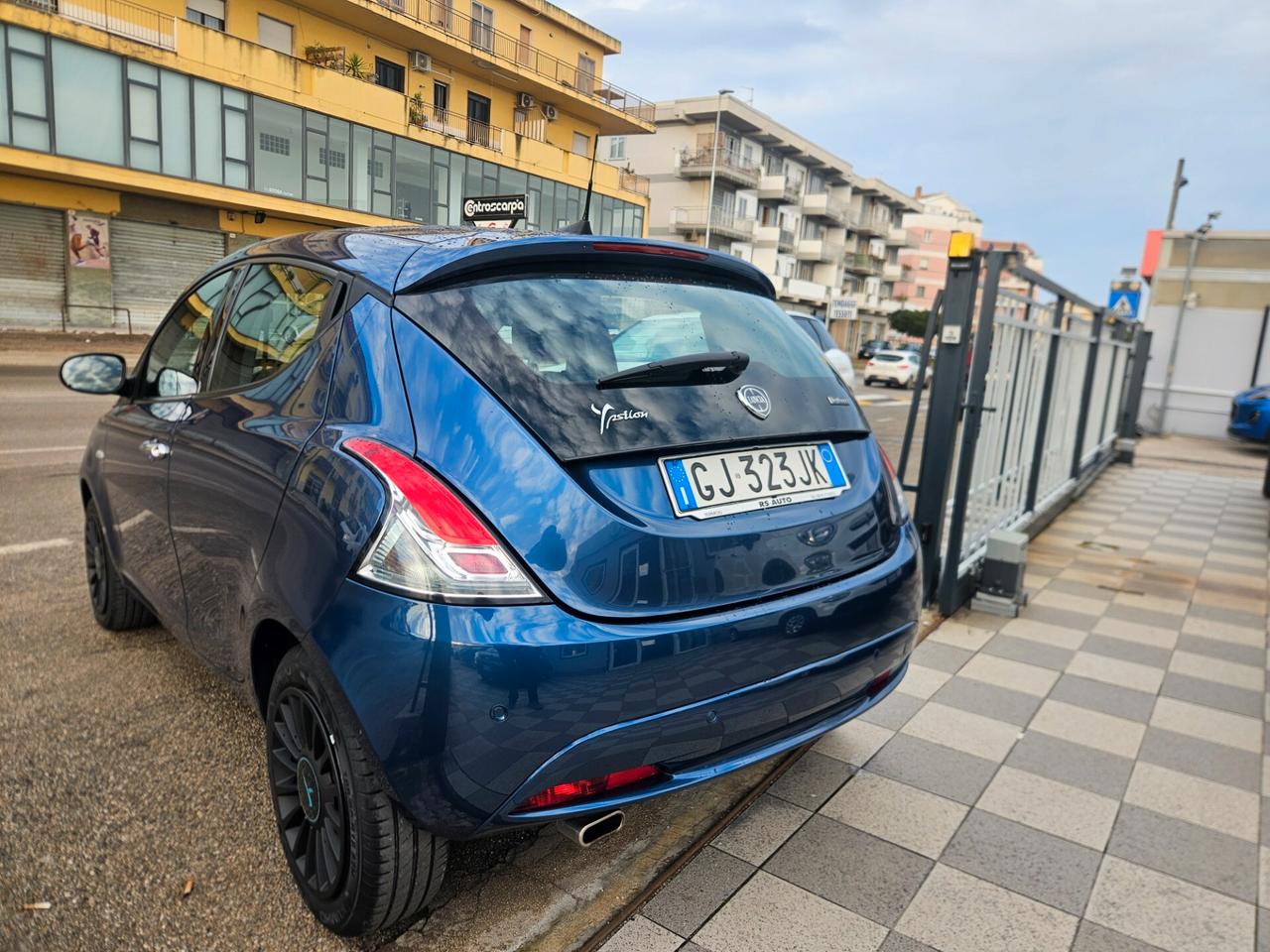 Lancia Ypsilon 1.0 FireFly 5 porte S&S Hybrid Ecochic Gold