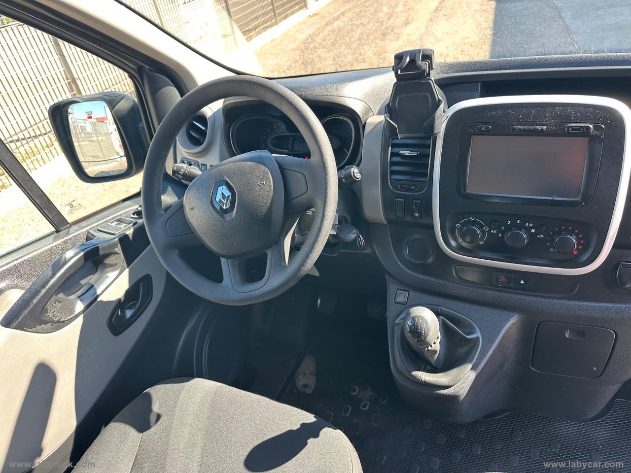 RENAULT Trafic 9 POSTI 1.6 dCi 125CV+GANCIOTRAINO
