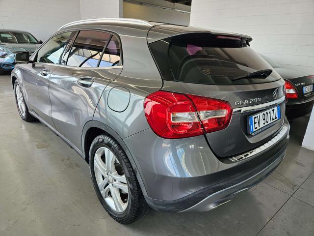 Mercedes-Benz GLA 200