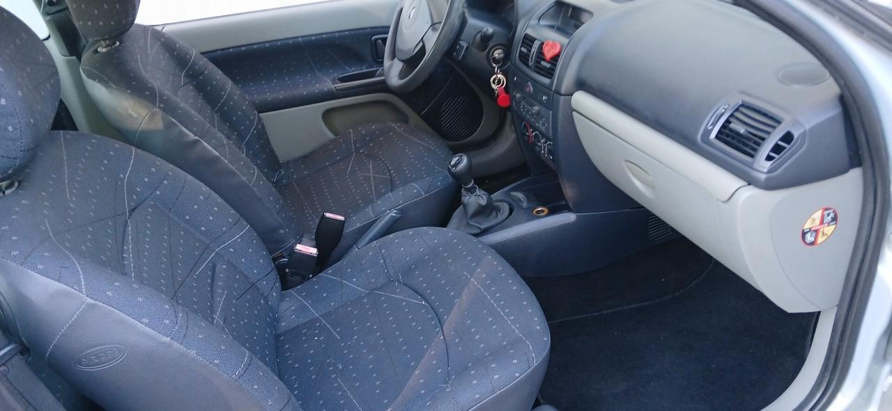 Renault Clio 1.1 benzina neopatentati