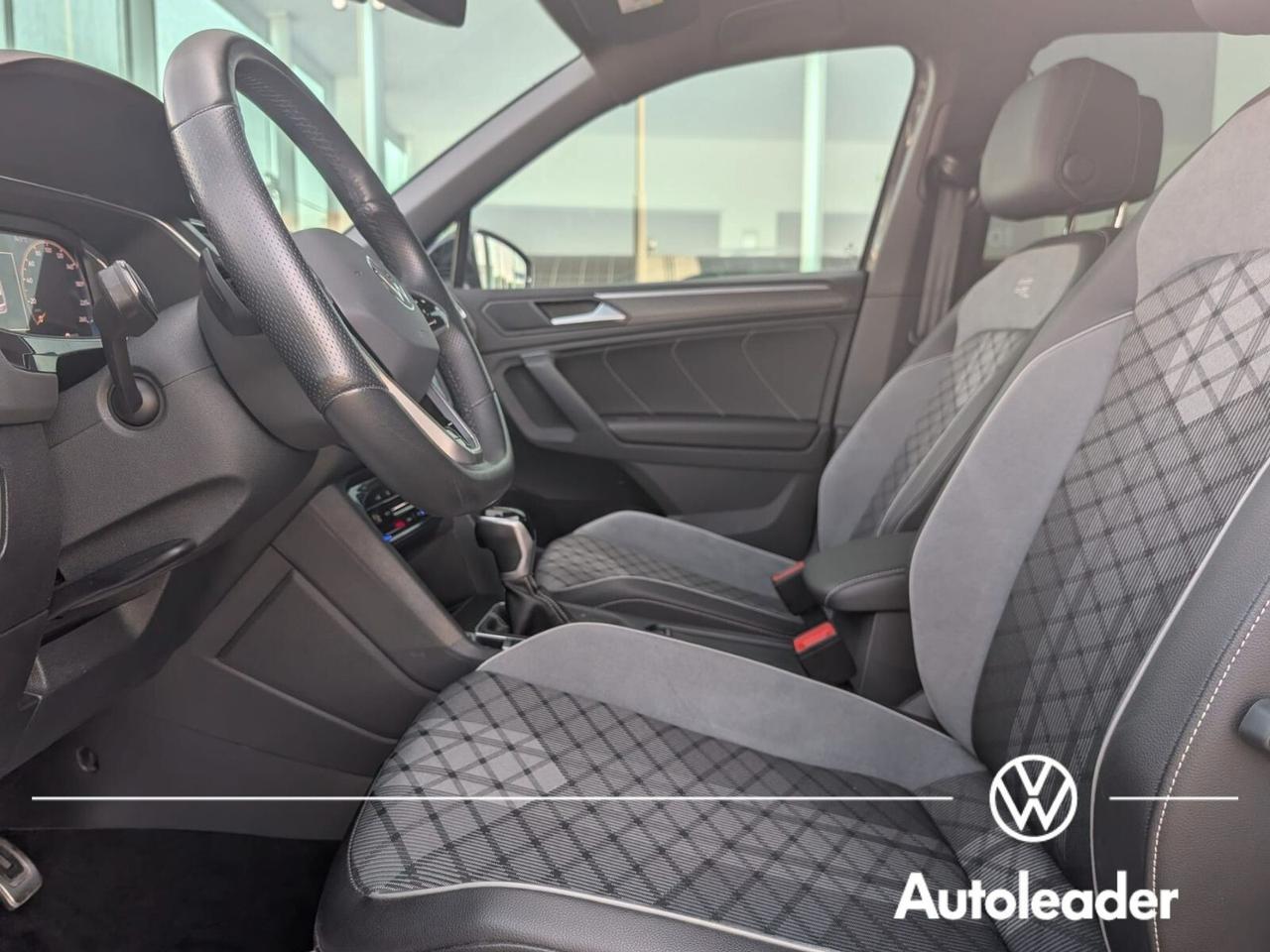 Volkswagen Tiguan R-Line 2.0 TDI 150 CV SCR DSG SOLO 27.000 Km