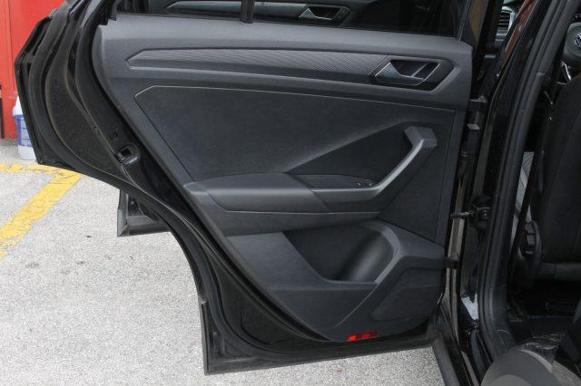 VOLKSWAGEN T-Roc 1.5 TSI ACT DSG R-LINE R LINE