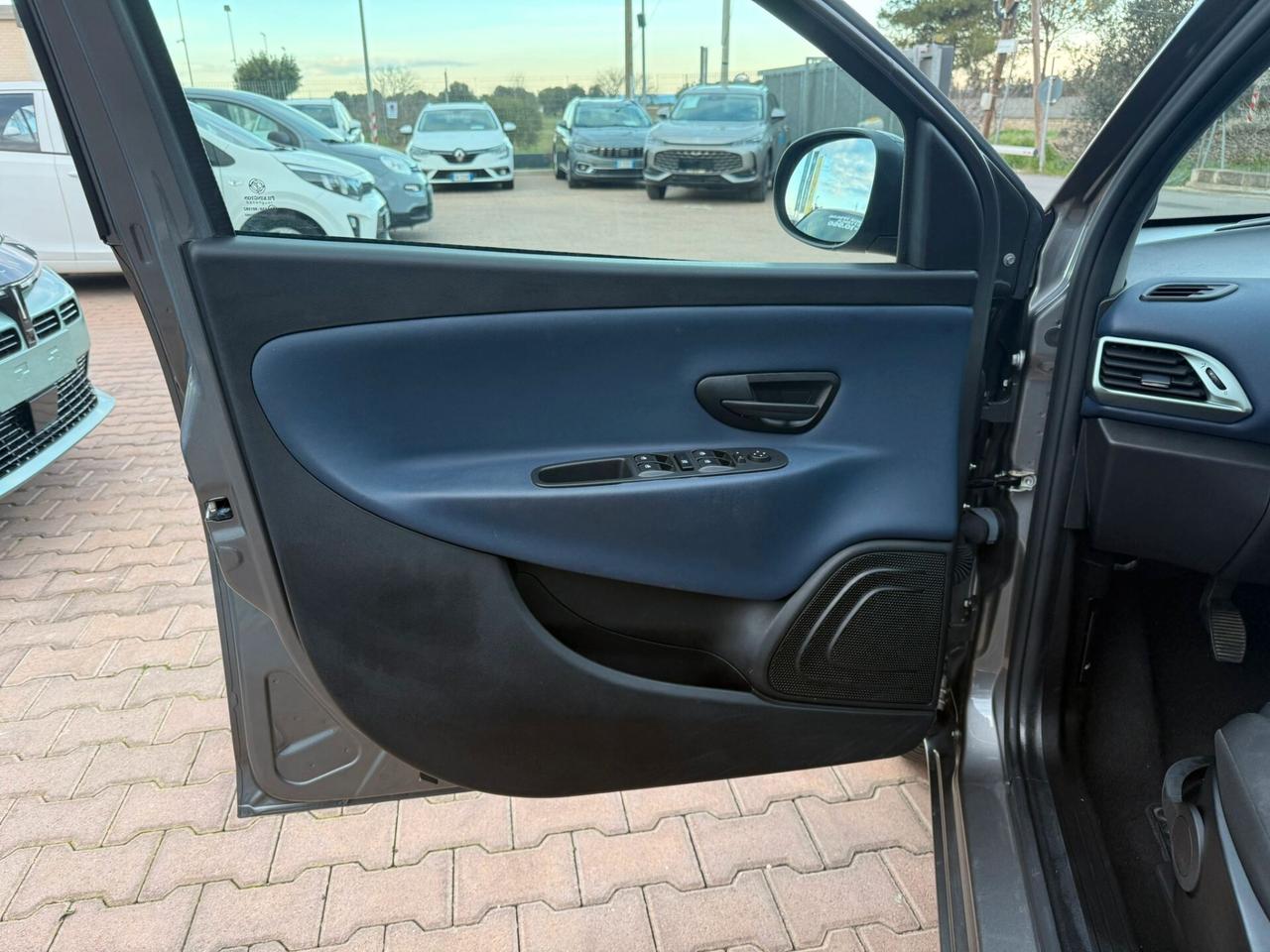 Lancia Ypsilon 1.0 FireFly 5 porte S&S Hybrid Platino