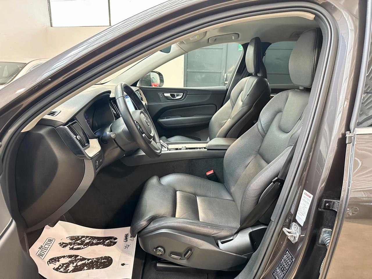 Volvo XC 60 B4(d) Geartronic Momentum - UNICO PROPRIETARIO IVA ESPOSTA